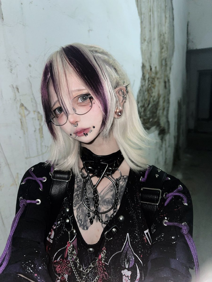 一生監視してね👁️👁️👁️👁️ https://t.co/vR7c1Wimml