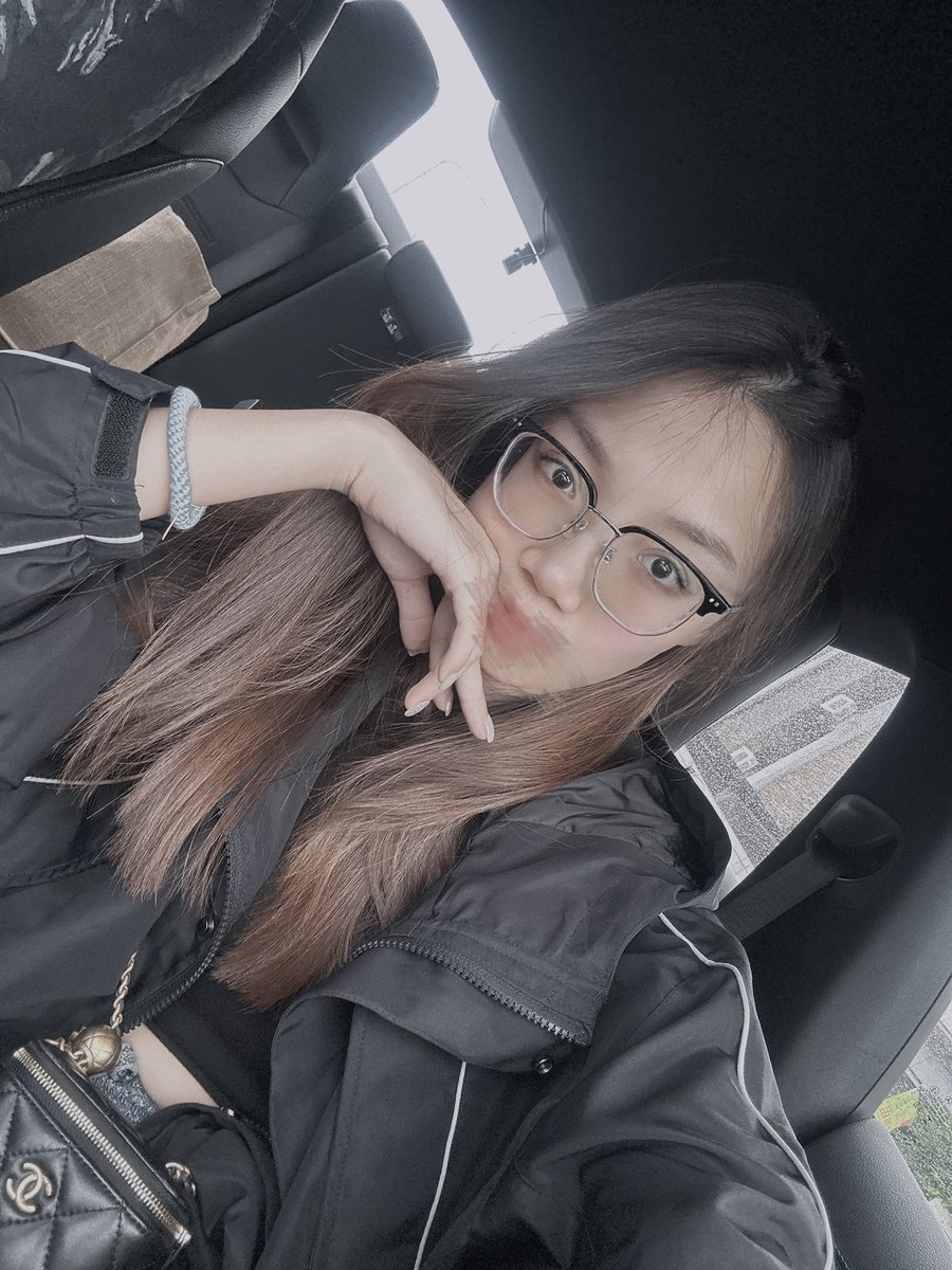 直接素顏是正確的回家也太塞
可以慢慢畫妝抵達台北剛好變身完🤣 https://t.co/9gPgdjZMWJ