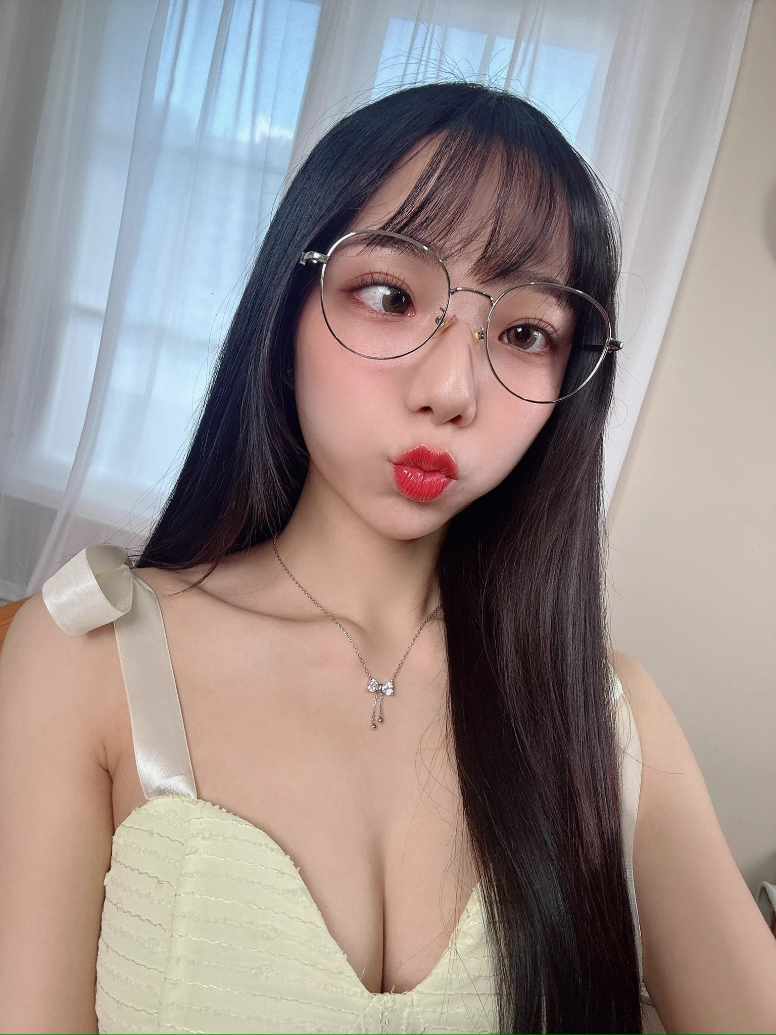 美女有兩種一種記性不好的 另一種忘了😜🎀百大女郎投票記得每天投給我https://t.co/CoeHBbNZF1🎀加入啾啾賴社群https://t.co/qHde3goqzX🎀啾啾感謝祭簽書會報名表單https://t.co/JZzuMJbdfV https://t.co/wgbppID6T2