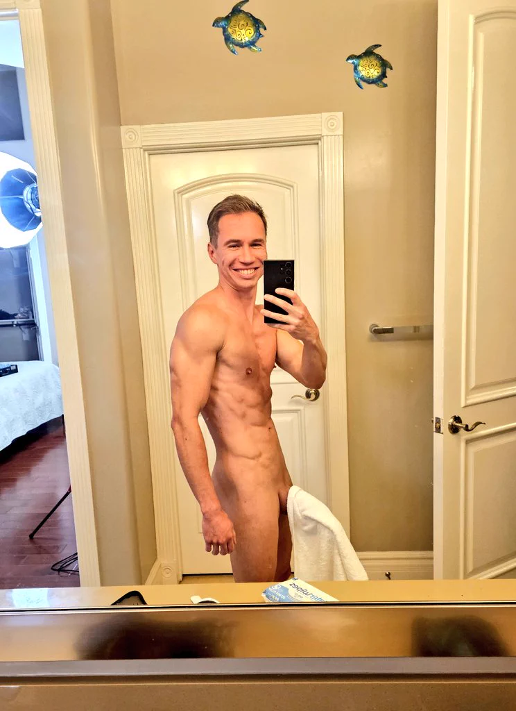 Can I be your towel rack? https://t.co/nXgxMtQz0K