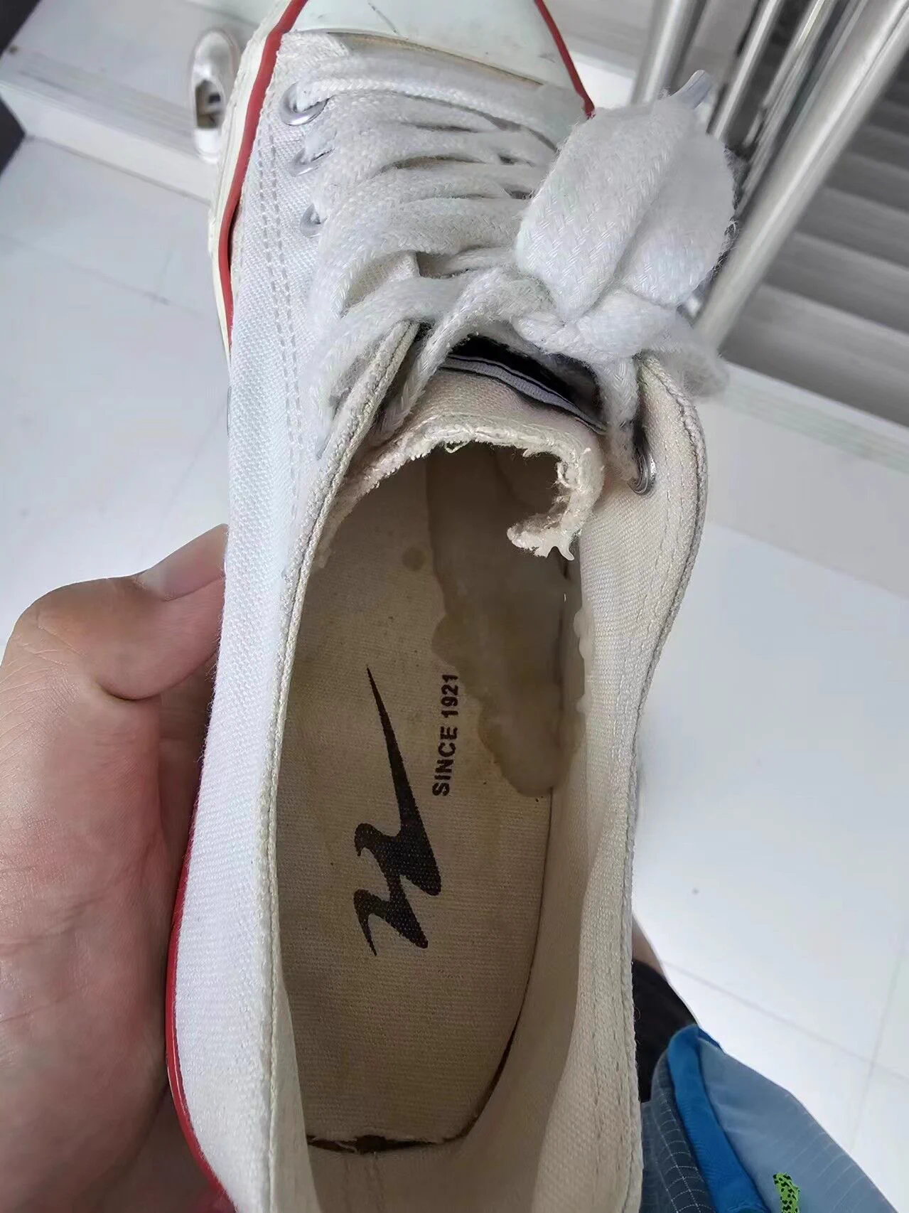 河北邢台老哥发来反馈，推荐过来的两个同好来上门保养，男大就是好，精多量大，把老婆的马丁靴和帆布鞋都射满了！ https://t.co/1IHf0GUXIt