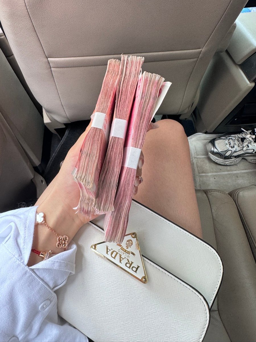 刚刚在银行卡里还是一串数字，还是现金爽 https://t.co/qzKFoJbtrK