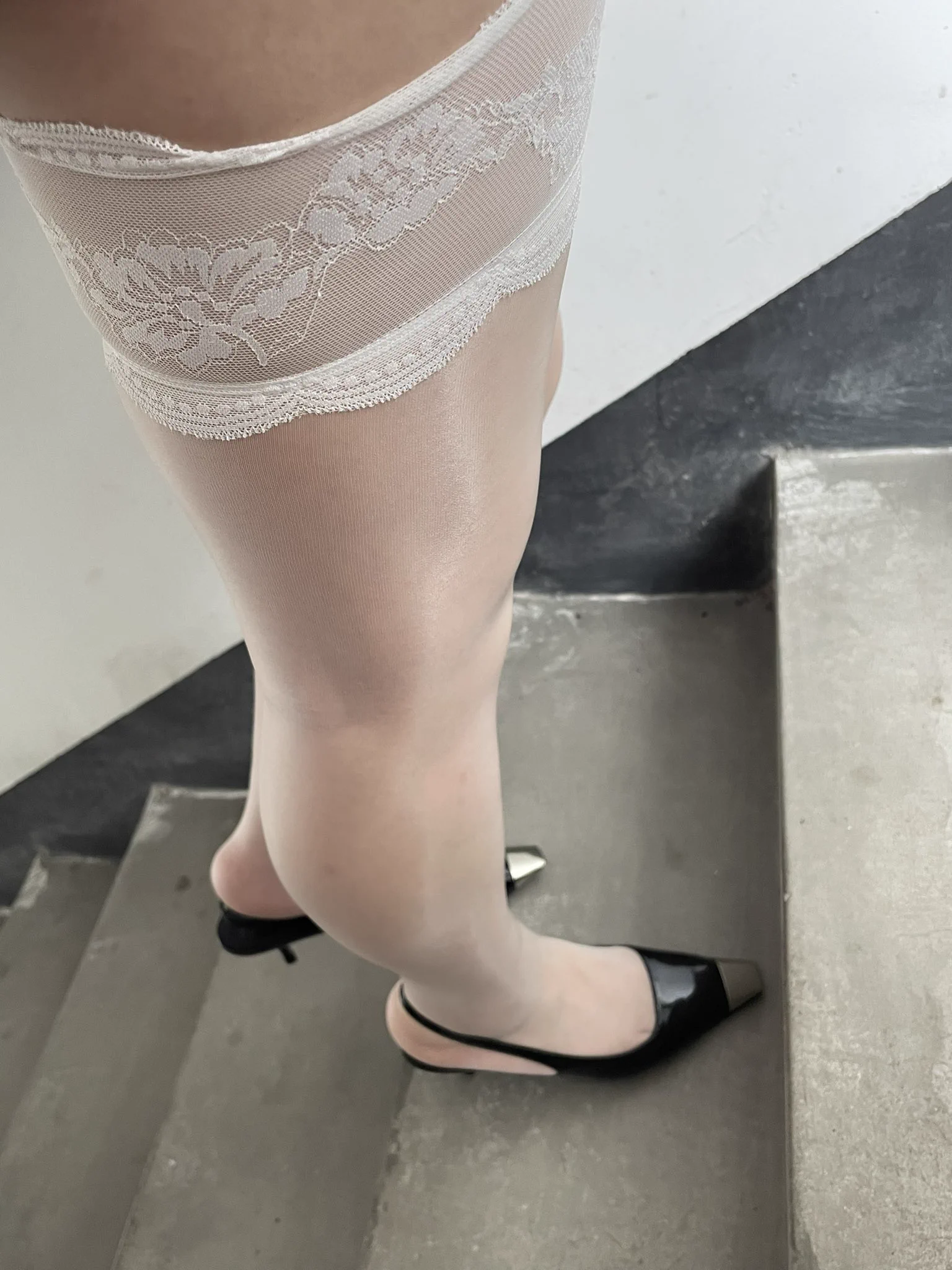 楼道偶遇白丝少妇😀 https://t.co/HejrkEqOHu