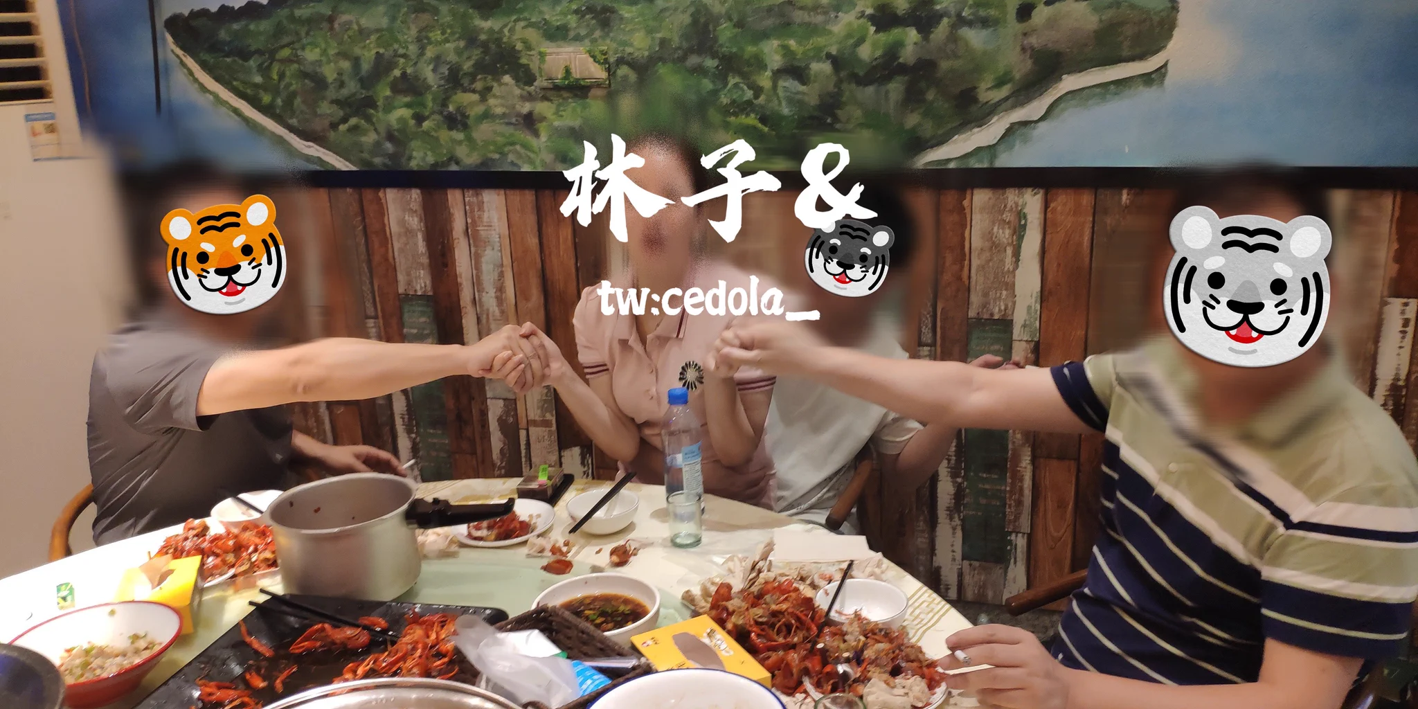 带老婆去拜访行业大佬，大佬带了两个老总过来，老婆喝的很兴奋，直接跨坐到大佬身上。回到家里我跟老婆说我看到他摸你逼了，老婆说那你看到他亲我咪咪没。没一会儿大佬给老婆发微信说在酒店等她，我说去吧。回来老婆说大佬的棒棒又粗又硬，把她弄舒服了。过了几个月我才知道，那晚两个老总都在。 https://t.co/Z09WfCeXrK