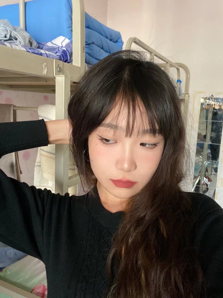 学校宿舍露出反差系列（57）
@cuteeeee11
@euteeeee
@wqganenshi_
@007share

#反差 #反差女大学生 https://t.co/slHXPKSbZI