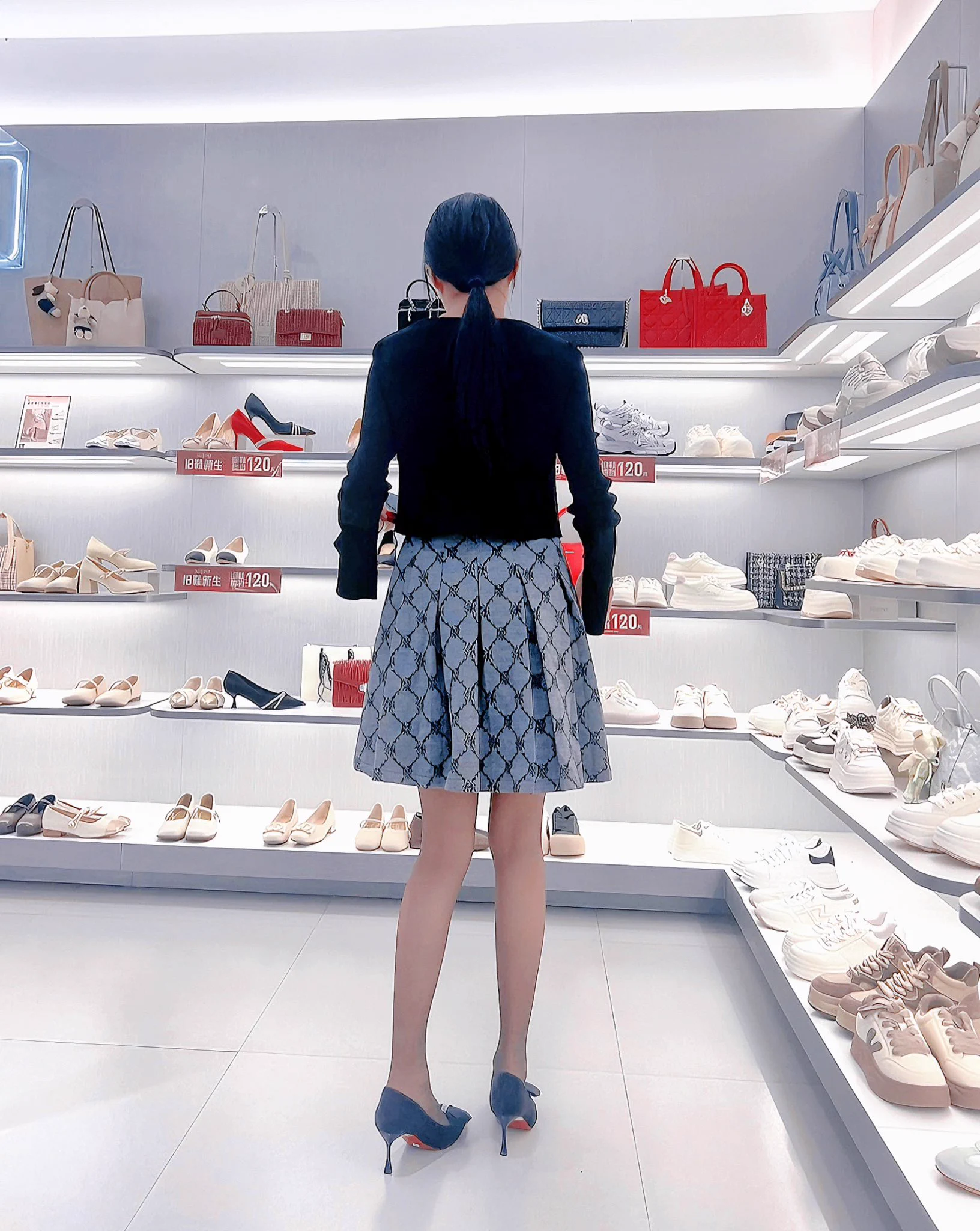 小宝贝打卡,高跟鞋👠好看吗？ https://t.co/yC5scmoher