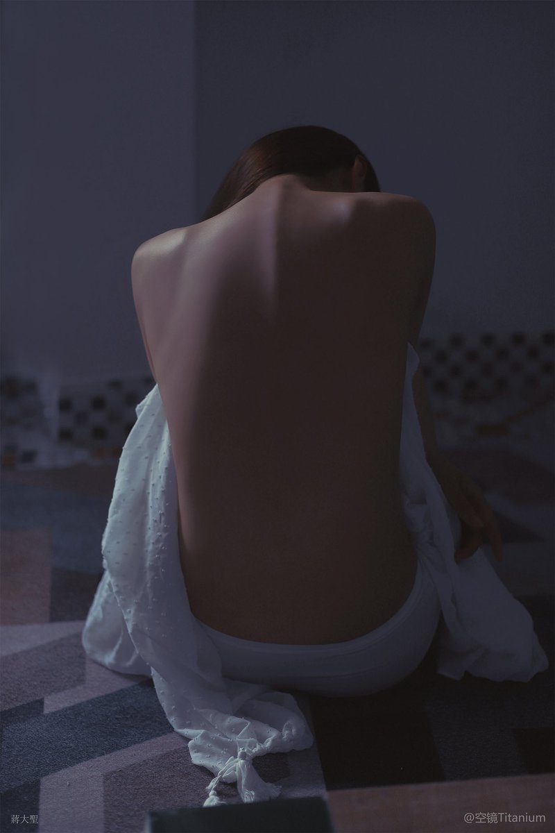 “Solitary”     

摄影：@kjtitanium_

#私房 #广州约拍 https://t.co/reMSZcCYGL