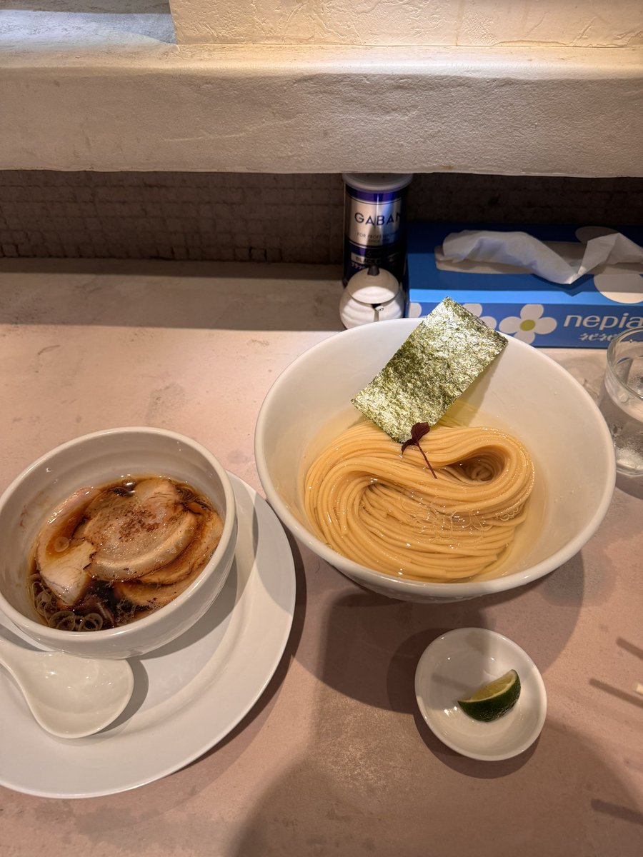 まりはめちゃくちゃ美味しいつけ麺食べた https://t.co/ReDLnSBn5J