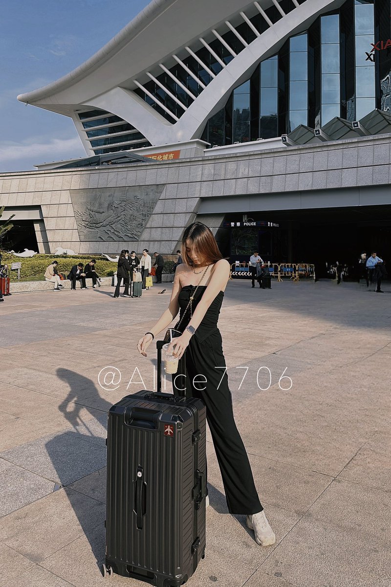 猜猜我在哪💭

太常被盜圖去做假帳號
各大平台都一直有人截圖給我
還是妥協上浮水印ㄌ https://t.co/oWuSUahbxd