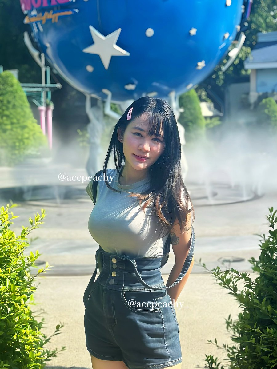 จะ Happy holidays แต่มีคนเม้น happy birthday 🤣