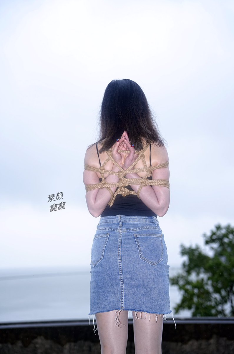 又是一个湖边的户外之行，这里超出片，带上你的摄影器材加上他的绳艺技术。嘿嘿，
绳师 @xinxinshengwu 
摄影 @xiaohh99 
模特 自己 https://t.co/XJUioyoW7B