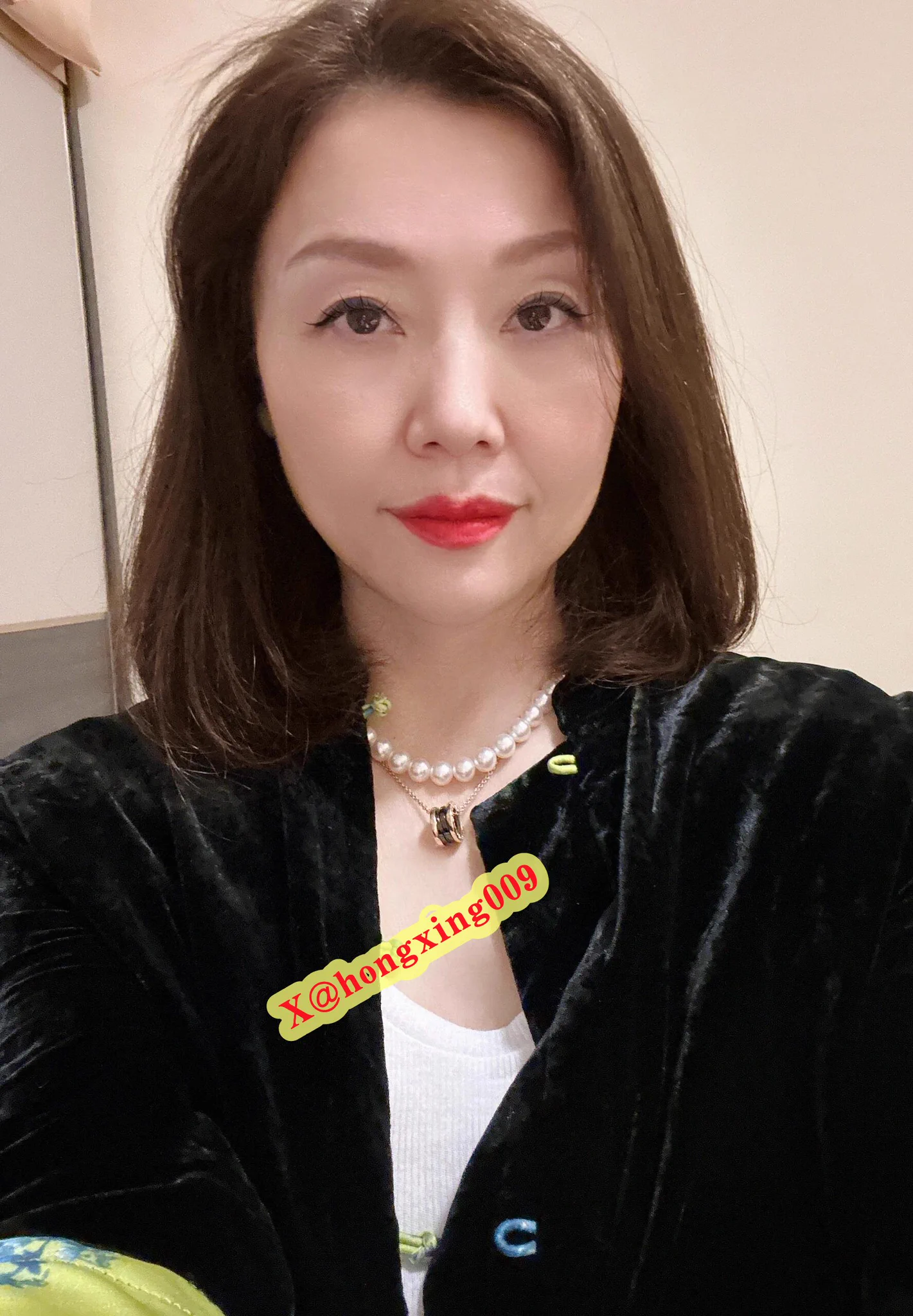 50路的阿姨长这样 https://t.co/o65TIapEhM