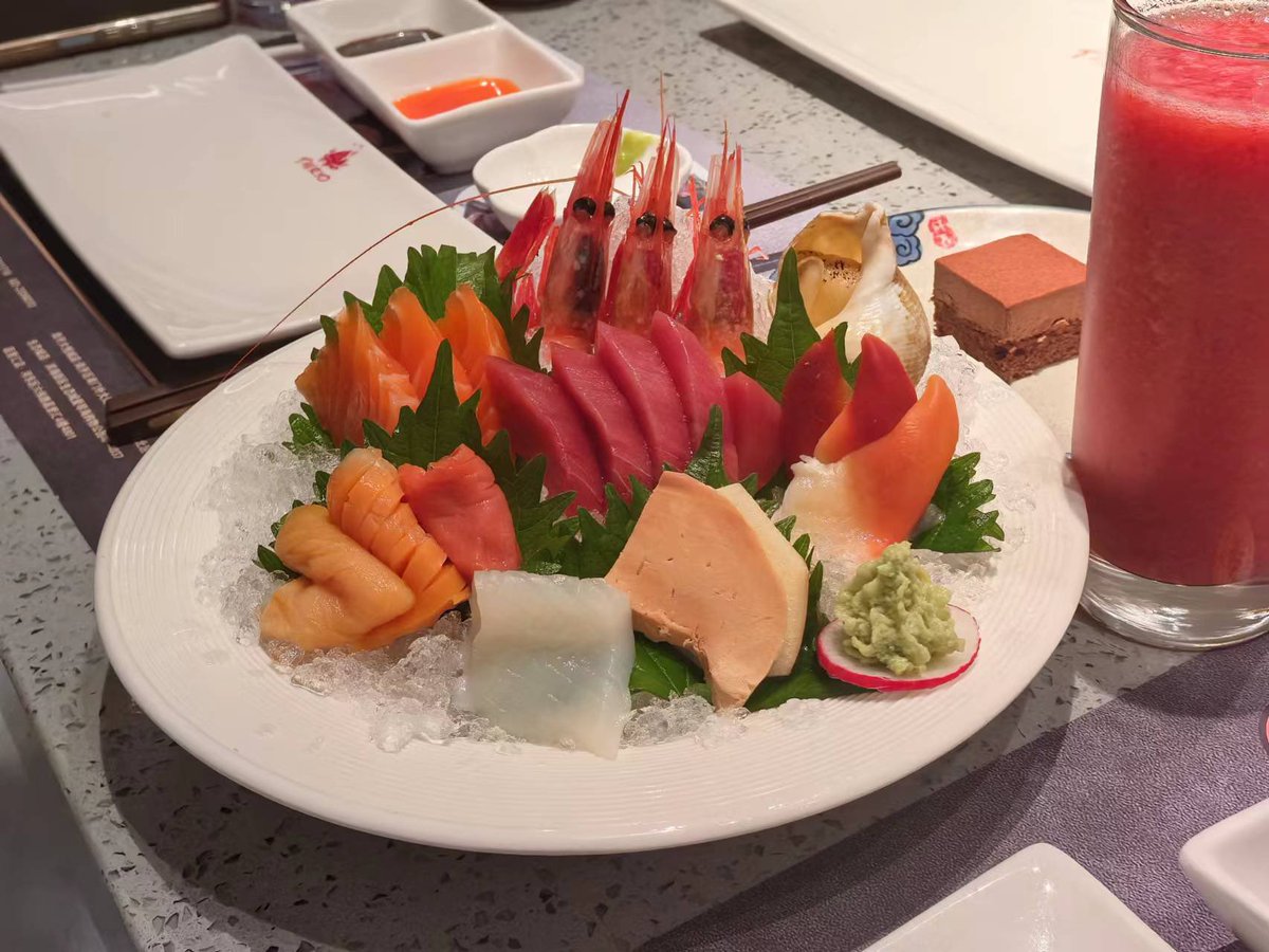 不伤心了明天就开学了，牛肉我啃啃啃，虾我啃啃啃。 https://t.co/vKDwc2YZ7W