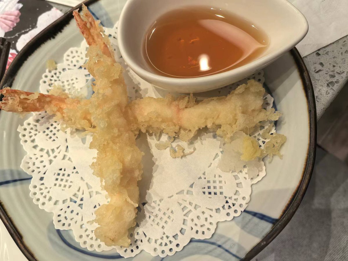 不伤心了明天就开学了，牛肉我啃啃啃，虾我啃啃啃。 https://t.co/vKDwc2YZ7W