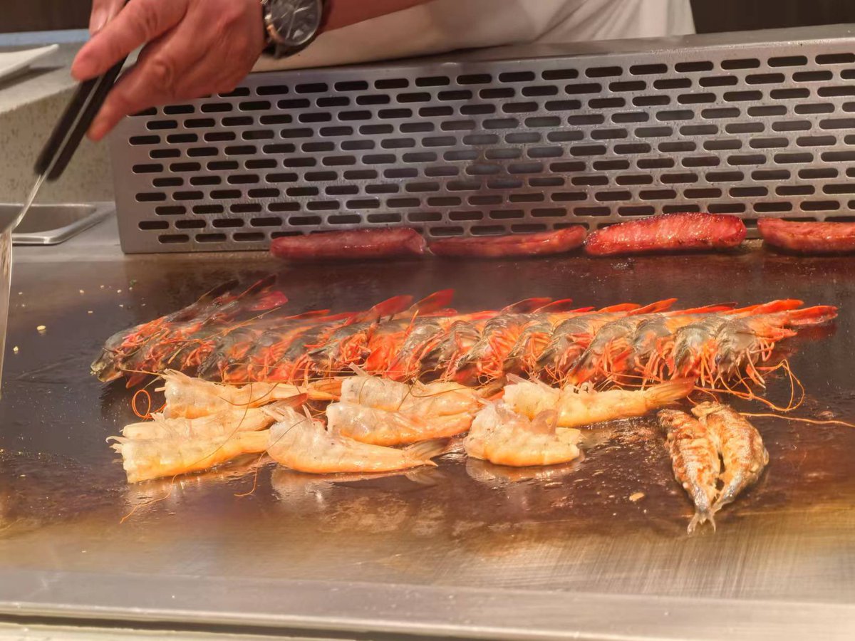 不伤心了明天就开学了，牛肉我啃啃啃，虾我啃啃啃。 https://t.co/vKDwc2YZ7W