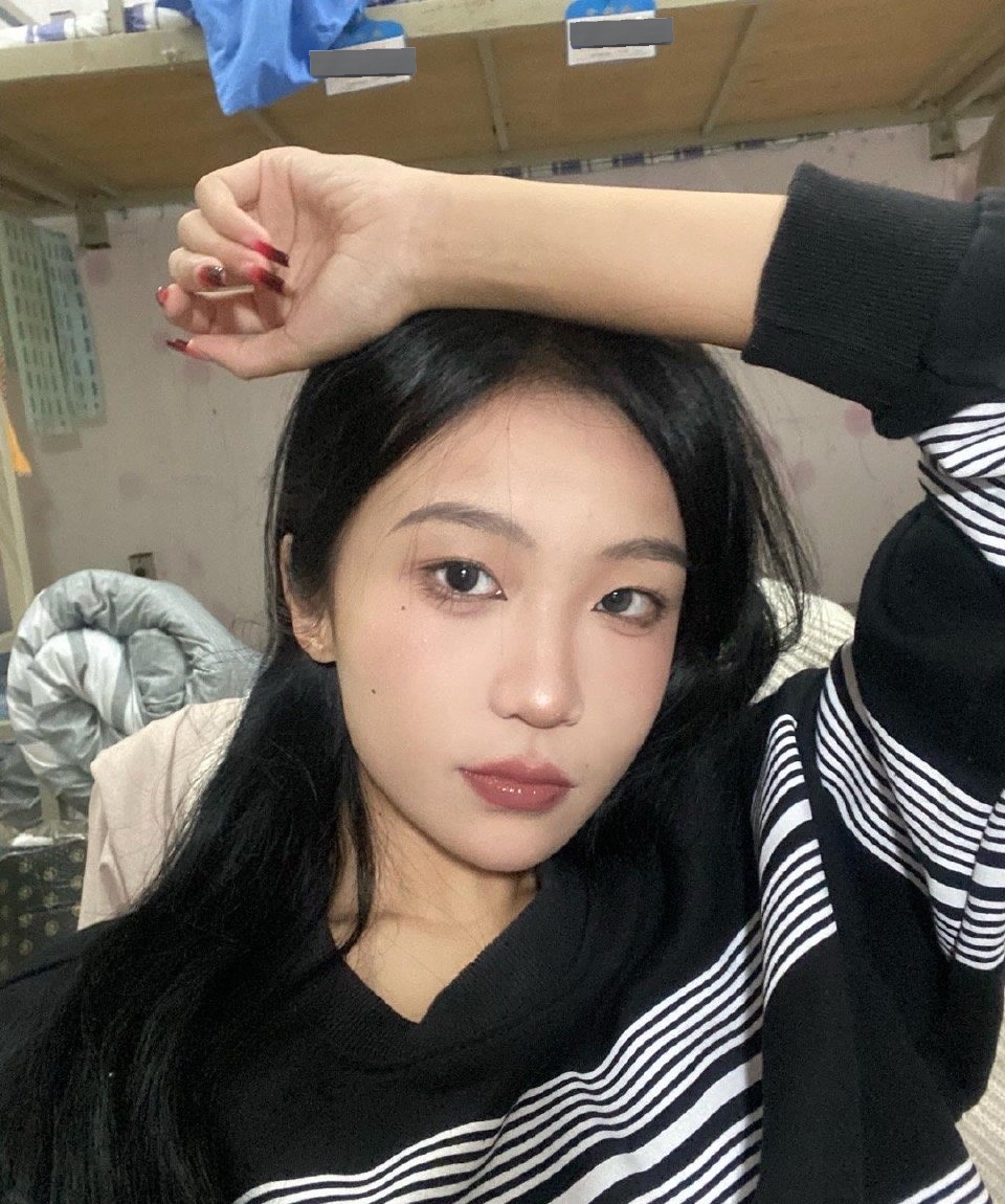 学校宿舍露出反差系列（60）
@cuteeeee11
@euteeeee
@wqganenshi_
@007share

#反差 #反差女大学生 https://t.co/qUyycVTdrY