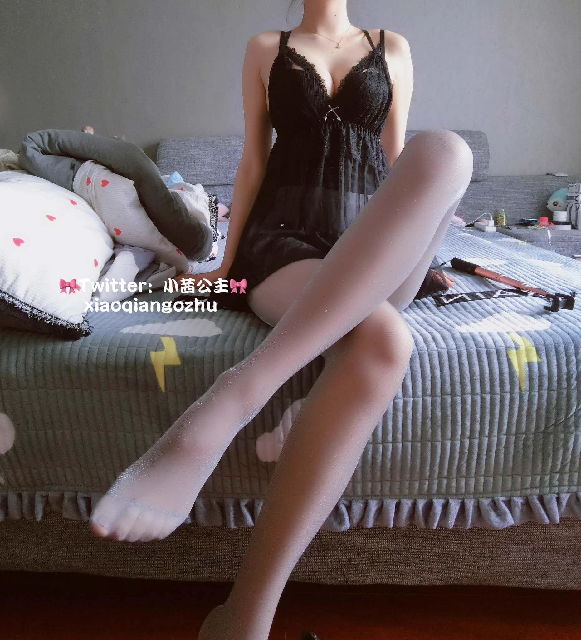 hhh～经典的M腿🦵又来啦～知道你们爱看👅@slutbroadcast https://t.co/yVcbw1TMui