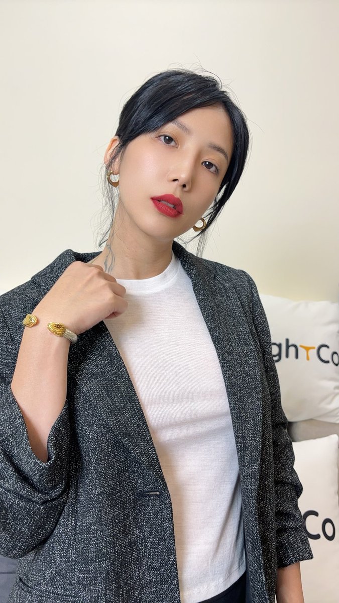 有人說我很酷，你覺得呢😳

#暗黑楊謹華 #nightco #taipei #newstart https://t.co/ubVZZEaalP