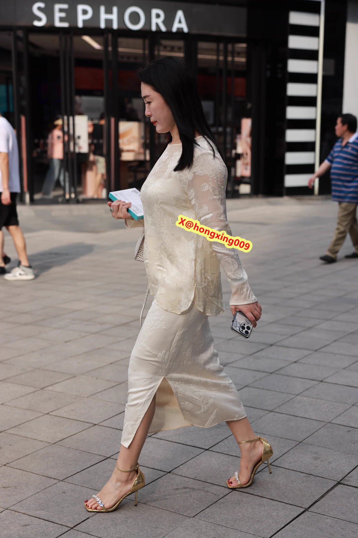雍容华贵 优雅端庄的美熟女 https://t.co/E0EuclJnLk