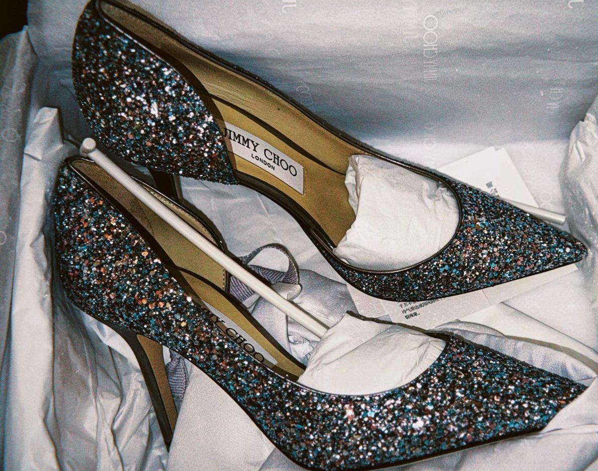 快递来的，嘻嘻， https://t.co/Hp4OqdOSyr