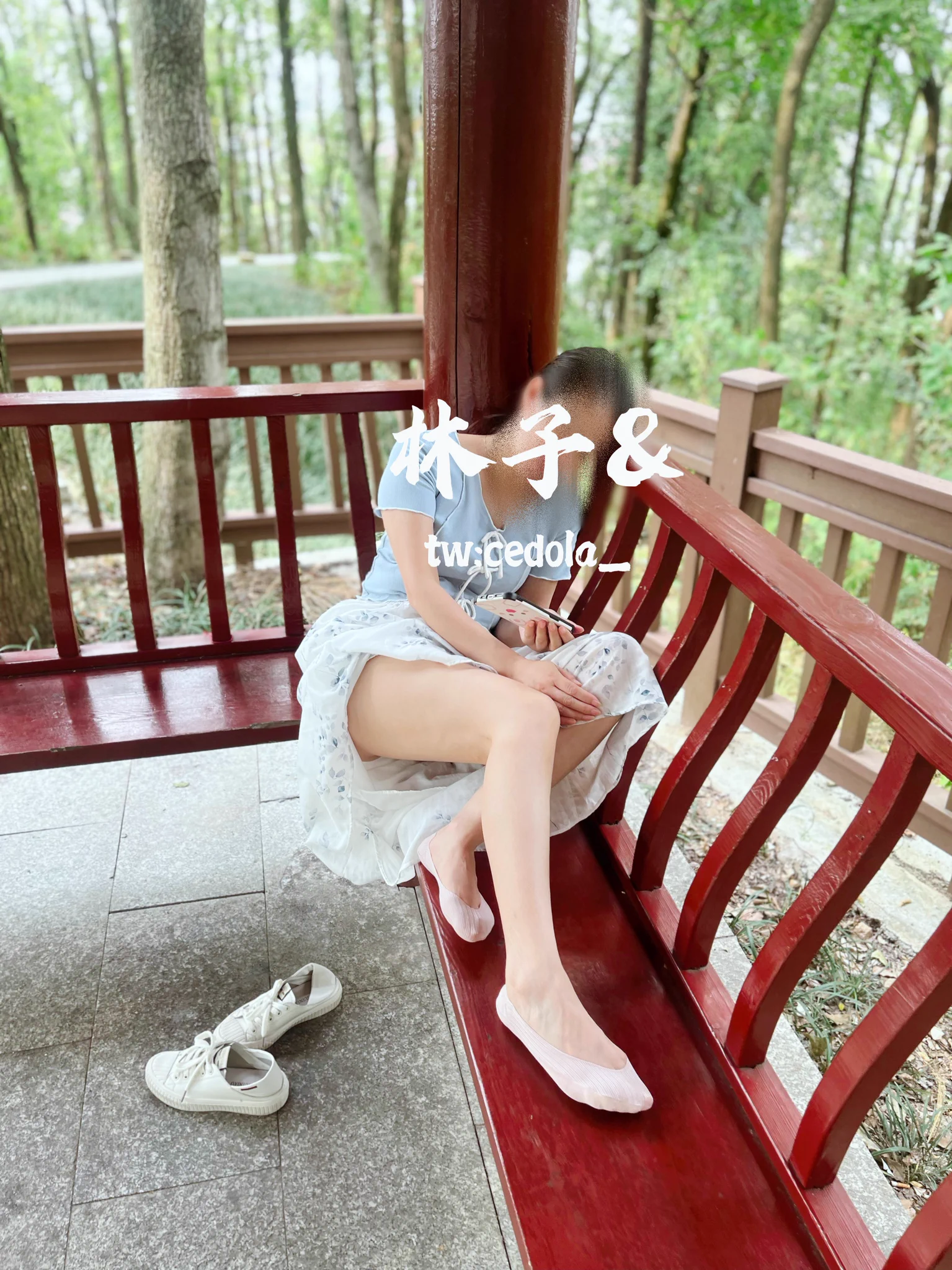 老婆男闺蜜C生日，我没去，想着让老婆可以放开点。半小时前老婆突然又叫我过去，到了KTV，看到C正搂着我老婆在唱歌，C的老婆坐在一头，C的情人坐另一头，然后C见到我就说今晚我老婆是他的了。这场合有点懵，看着他俩又摸又亲，感觉有点尴尬。悄悄问老婆啥情况，老婆说感觉会坏事，就喊我过来镇场子的。 https://t.co/2ubvfPHaPw
