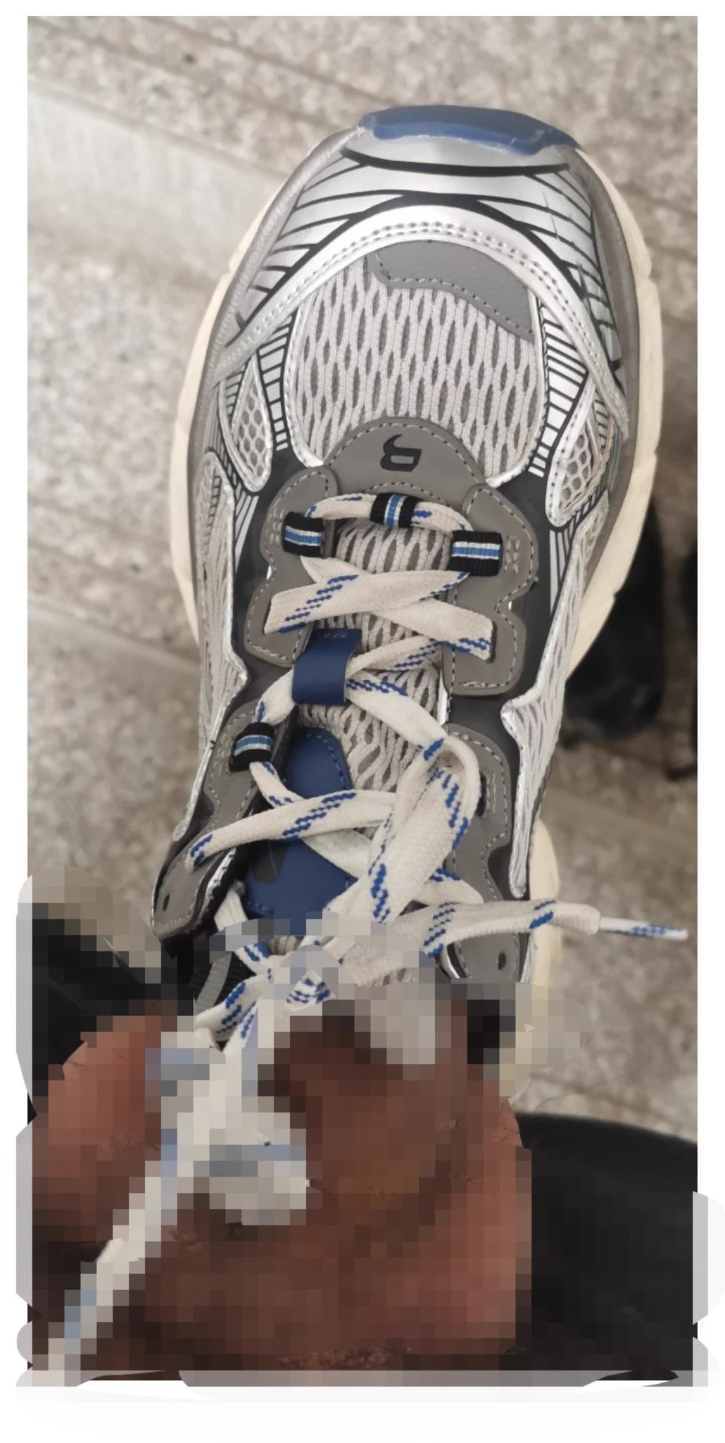 《投稿》 长相非常骚气的女主 露脸的照片就不发了 被爆射的鞋子给大伙瞧瞧 最近投稿了兄弟好多啊 继续继续 #原味 #恋足 #射鞋 https://t.co/SIbiuGKDeB