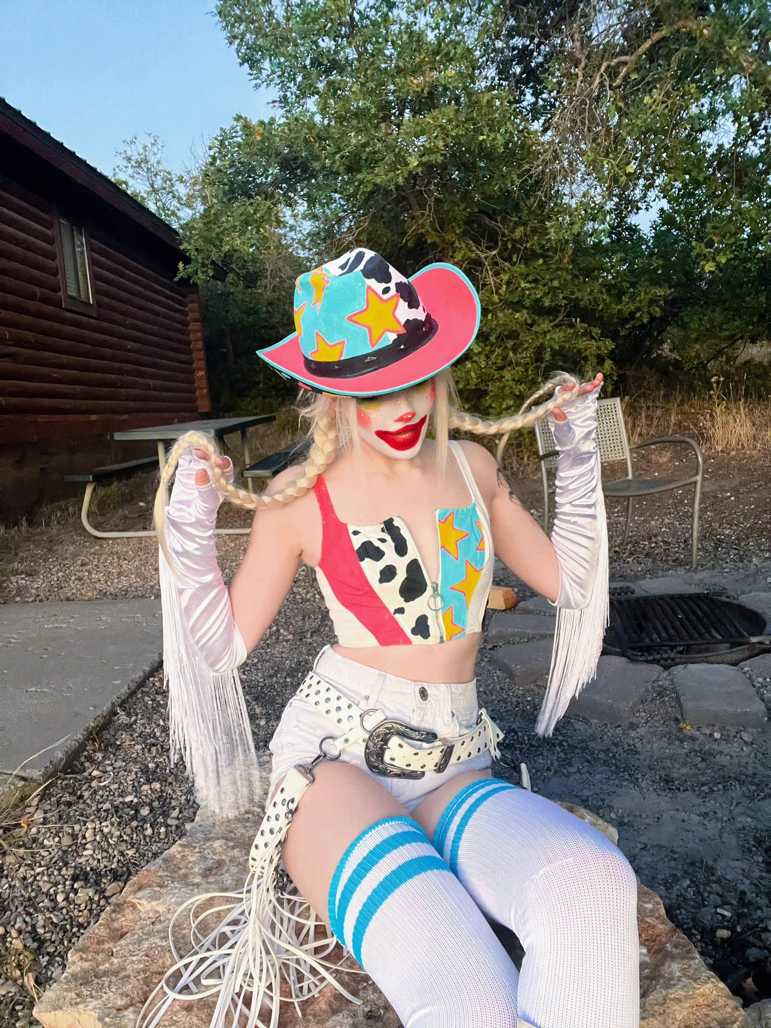 Clown makeup and chill 🤡? https://t.co/kaJjXCZmla