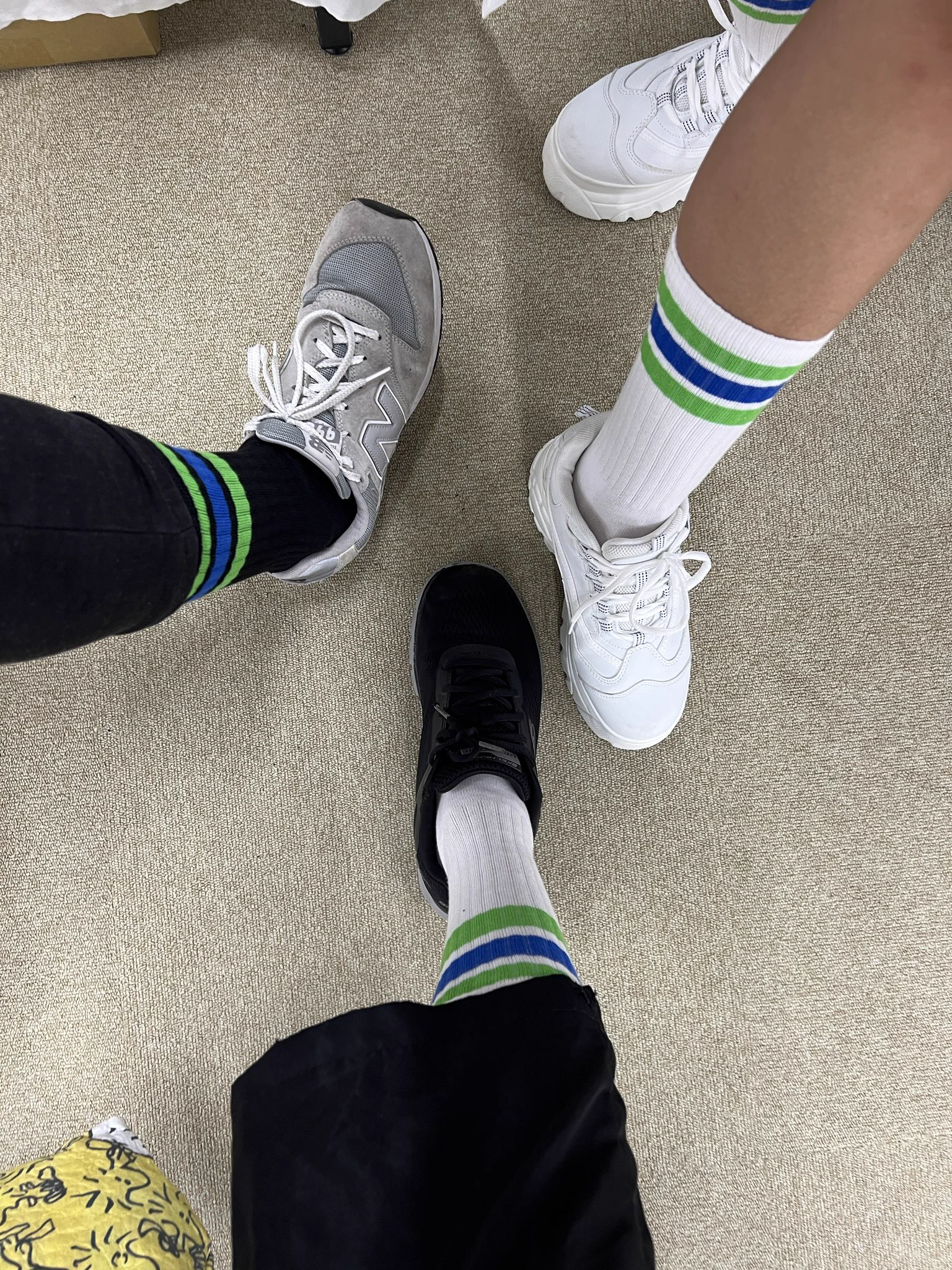 コスエクありがとうございました😆！これはファミマの靴下で駆け付けてくれた仲間たち😂近日中に通販も行いますねぇ〜📚！ https://t.co/8tsWZSgJoy