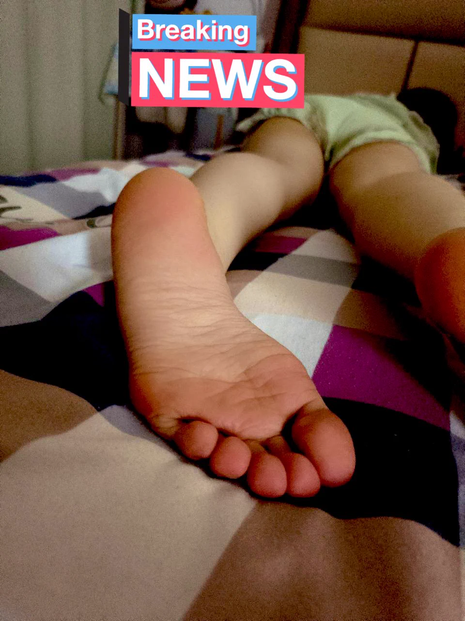 和小菜狗男朋友周末去小姨家了，好像有点发烧了。。。

他说要帮我降温，结果趴下去就开始舔我的小穴，说前天和学弟做爱后他都没有仔细的舔过呢，还说要高堂会审，告诉他做爱的细节。。。

等他给我舔舒服我再告诉他学弟怎么操我的～ https://t.co/cJMVxtq2IE