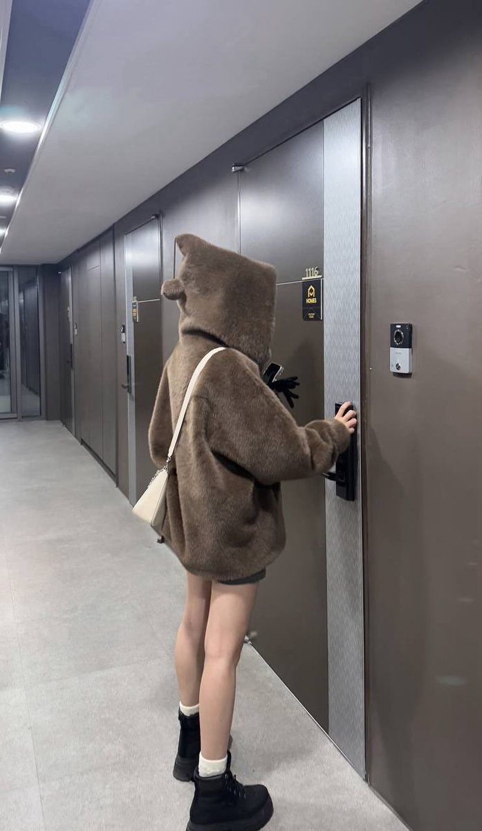 很常被說單看臉我真的看起來很高 
放一張全身照 你們覺得我幾公分🤔 https://t.co/igv3AzOB0Z