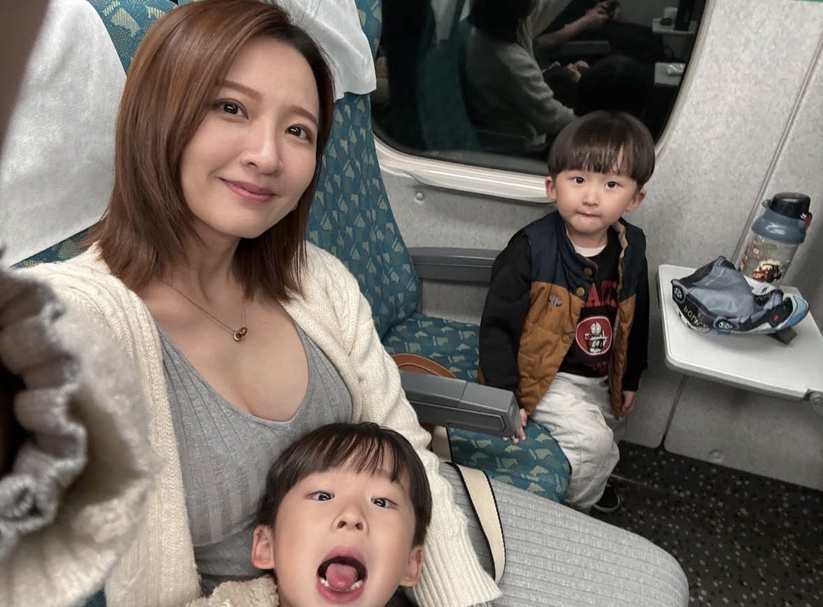 \接著帶屁孩們回娘家/好久沒一打二搭高鐵上次是去年4月了😆 https://t.co/2xpsIDVNNg