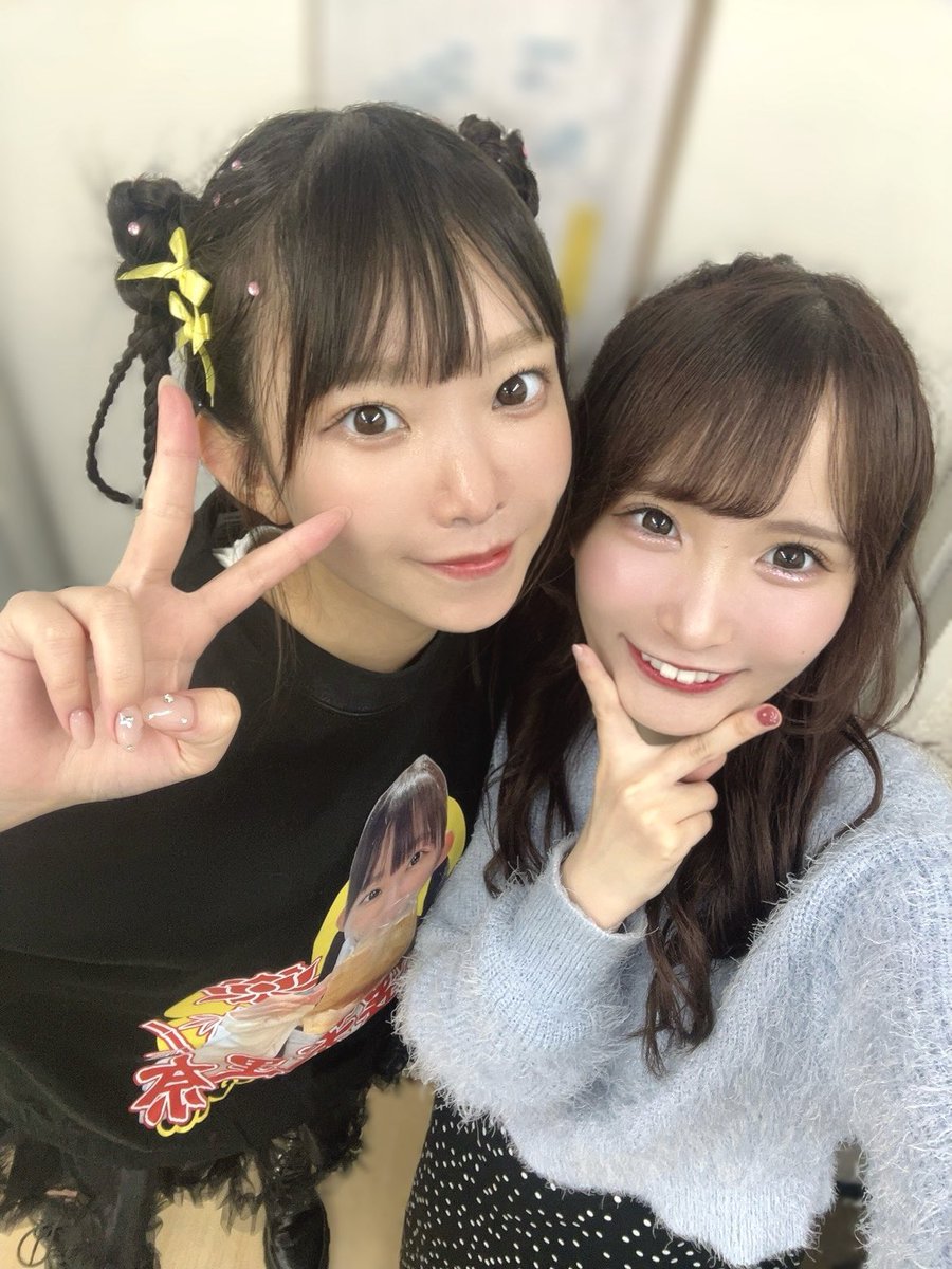 明日1月28日18:00〜
放プリちゃんのニコ生に出演させていただきます！コメントたくさん読むのでぜひぜひ見に来てください！💛💛

かりんちゃんに会えるのめっちゃ楽しみ☺️
まりちゅうフェスの時のツーショ🍜🍣
↓
https://t.co/hCgKameZJt https://t.co/qW7NTvVnAr