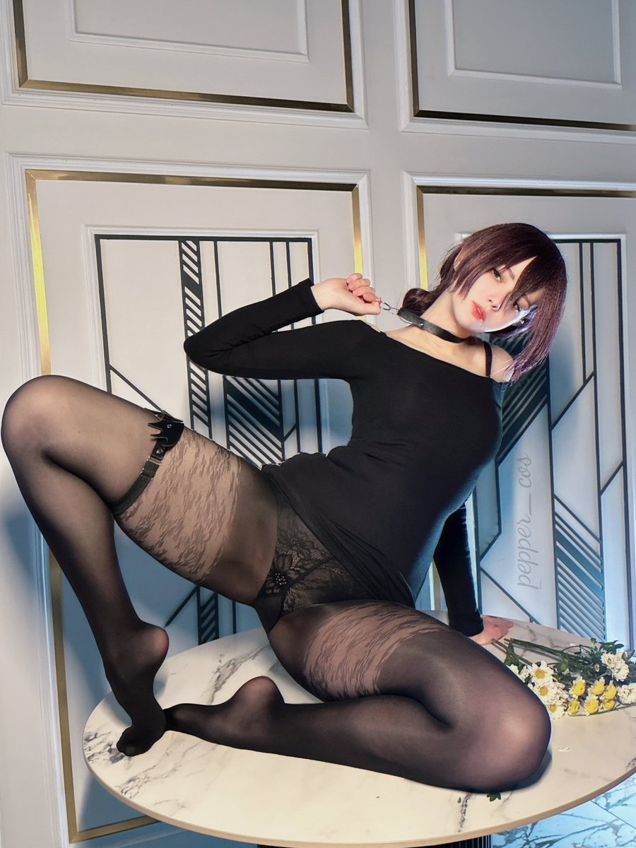 Reze cosplay 🖤 https://t.co/aXNcYR9c59