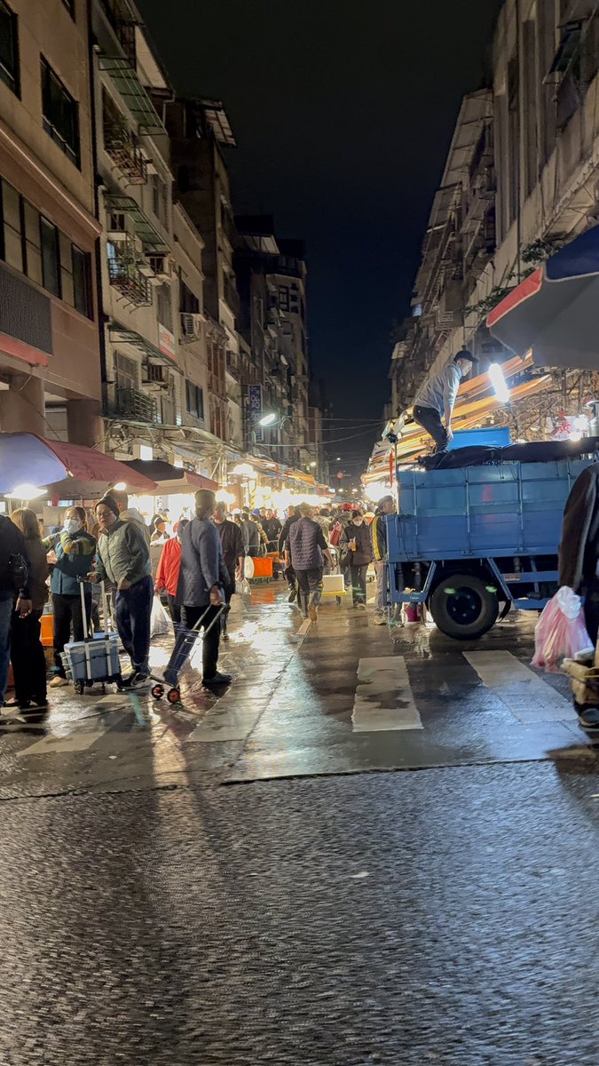 哈哈哈哈 https://t.co/LtwpoEv8Dq