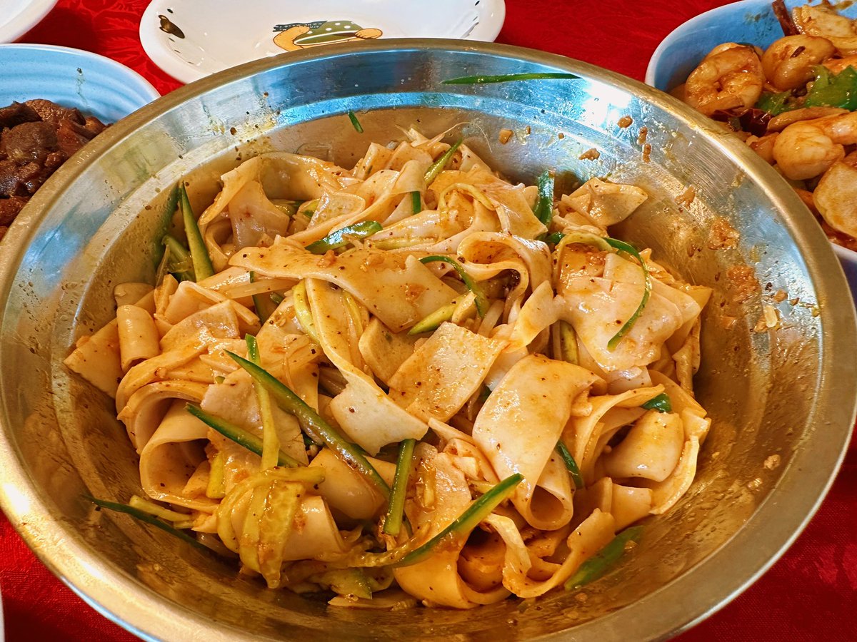 朋友家吃饭，吃撑了。 https://t.co/PSHurqrlGM