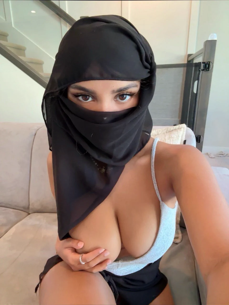say hi for an exclusive pic in your dms 📸 https://t.co/RuSVgZol7B
