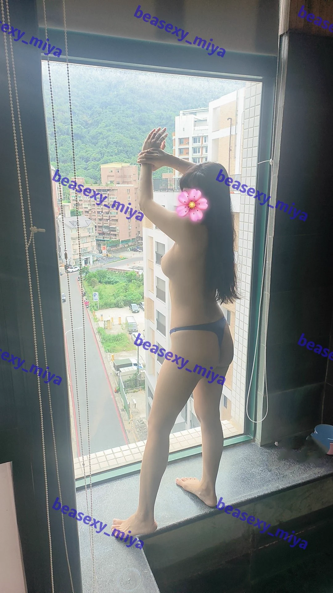 住礁溪民宿 老闆說我好像誰..然後說想練習拍照技巧，我就完成老闆的心願，老闆說那這次就招待一晚很害羞的就在老闆面前脫了衣服🫣看著老闆邊拍手邊抖著，看起來很緊張面帶興奮的表情😆隔日一早老闆又來了說想拍背影，米亞還是完成老闆的心願💞#聽話的老婆#樓中樓#固定約#女女#劇情 https://t.co/J6acWHhpCb