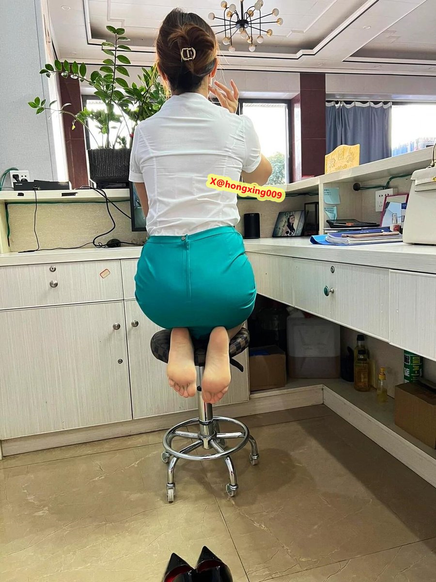 前台上班的肉丝阿姨 https://t.co/SJnRNmJAn0