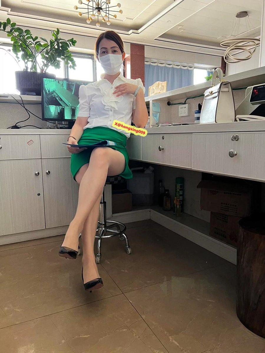 前台上班的肉丝阿姨 https://t.co/SJnRNmJAn0