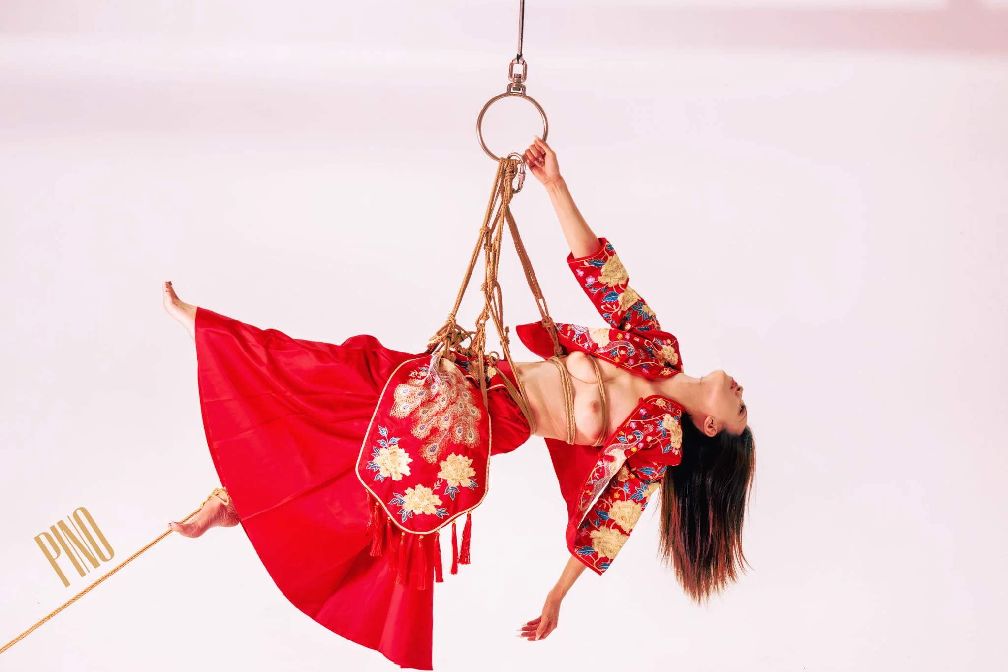 模特 @vivi99168 rope @HaoHanShibari 📸 @zaoyang111 婚服中式绳子 https://t.co/sHRCqT704n