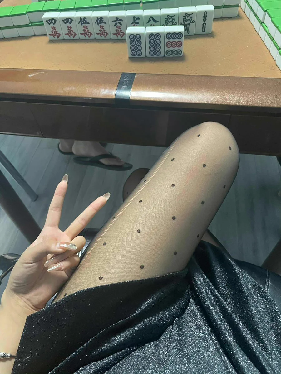 刚在健身房做完深蹲，感觉腿有点软，突然想到你在旁边扶着我，心跳加速 https://t.co/LMi8E7BQt5
