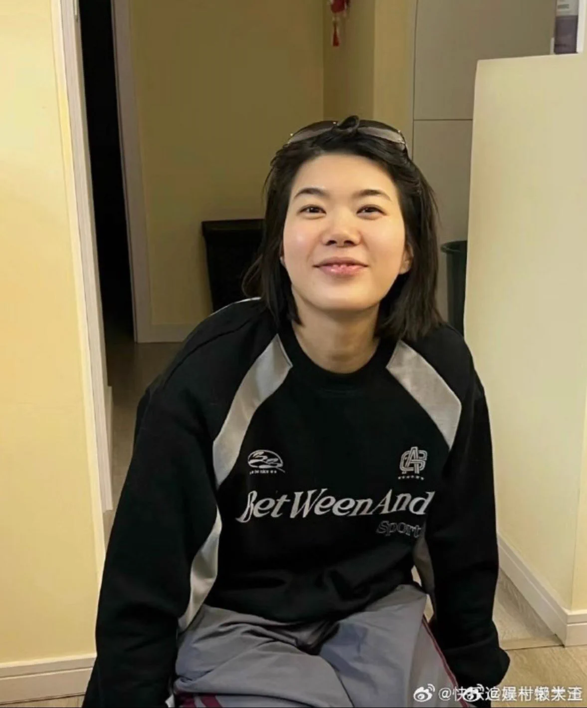 不懂为什么这么多男的攻击杨笠。别的不说，杨笠的长相气质，这不吊打她99%的女粉？ https://t.co/azy7FvjVED
