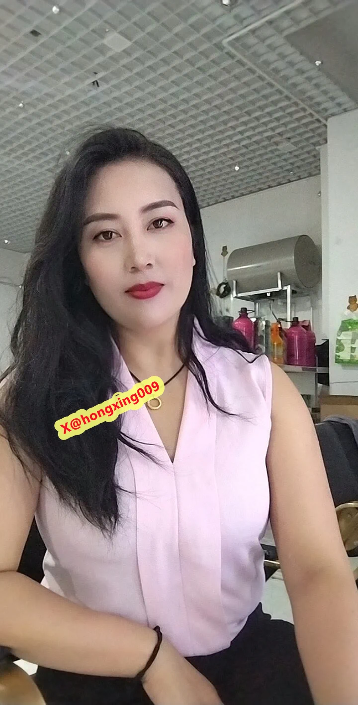 有这样的熟女同事 你几点来上班？ https://t.co/MQaH1hTVQB