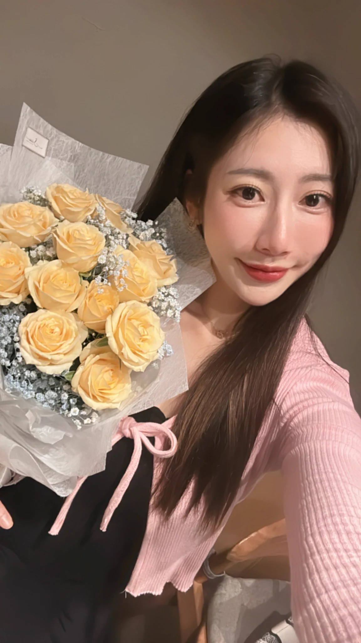 有人會買花給妳，有人陪妳等花開 而我在等給我錢花的人🤣🤣🤣 https://t.co/2Obzbf1jHf