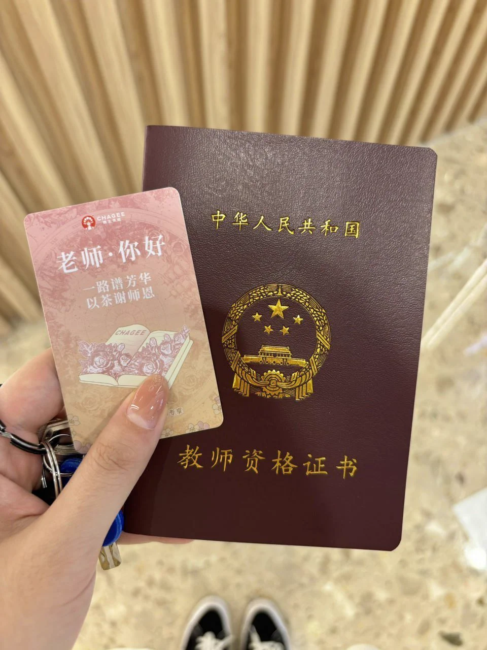 做老师有时候挺开心的，有时候挺闹心的，唉心情不好来一个人安慰安慰我，想喝酒了🥺 https://t.co/w95xM219UM