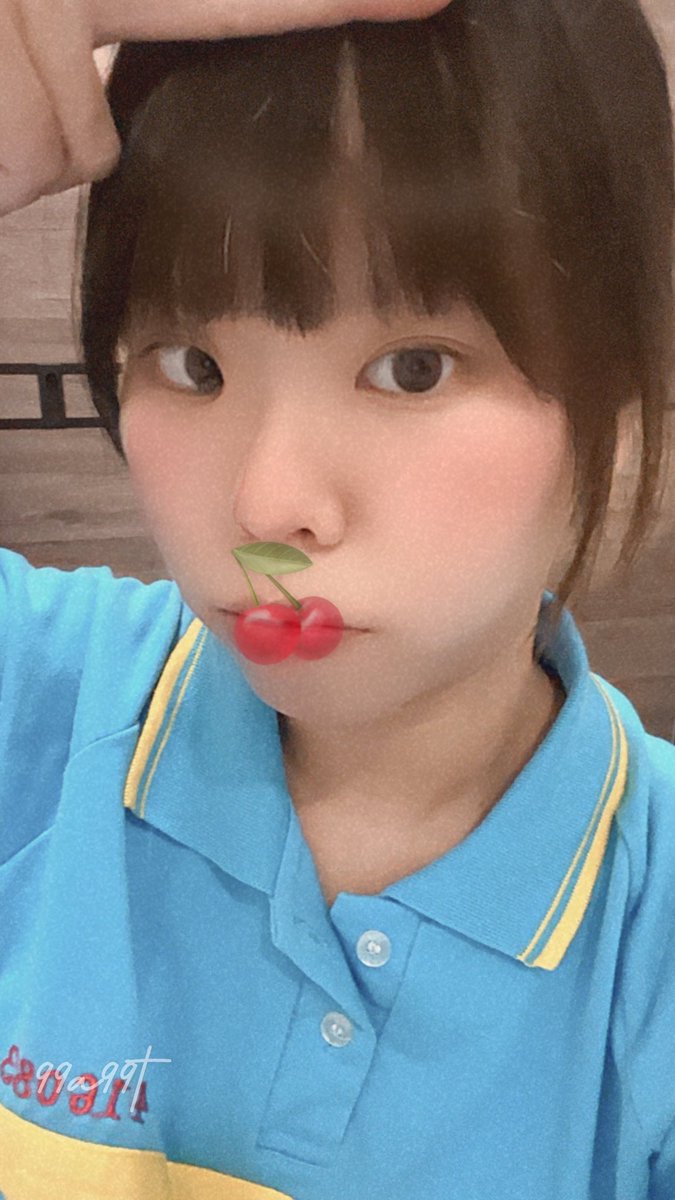 瀏海剪太短用手指壓一下 https://t.co/8ODQa1wg2N