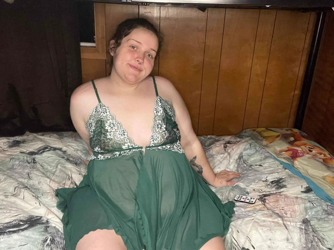 WHOAH…. This milfs content is so fucking HOT 🥵 I can’t believe I got a FREE trial… only 50 spots left tho ⬇️ HURRY 😱 https://t.co/FVQhiPJJs8
