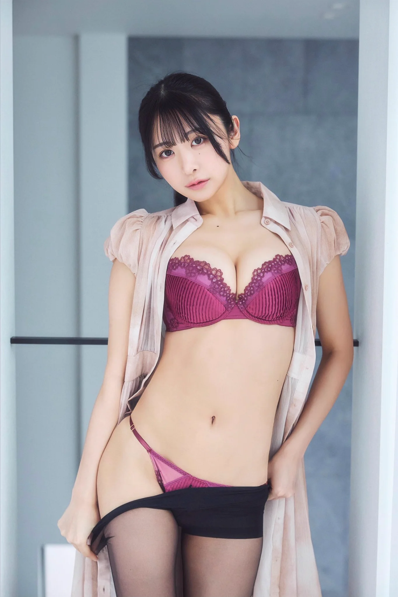 #週刊SPA !さんでの撮り下ろし「先輩の奥さん」のデジタル写真集がリリースされました💖全56ページ 50カット収録ワンピースから、タイトニットから、部屋着から、彼シャツからと展開も多めで妄想が膨らみますね💭🫢誘惑されてみませんか..?💋📖https://t.co/v7c1gd5rPB https://t.co/rNHlArrEdn