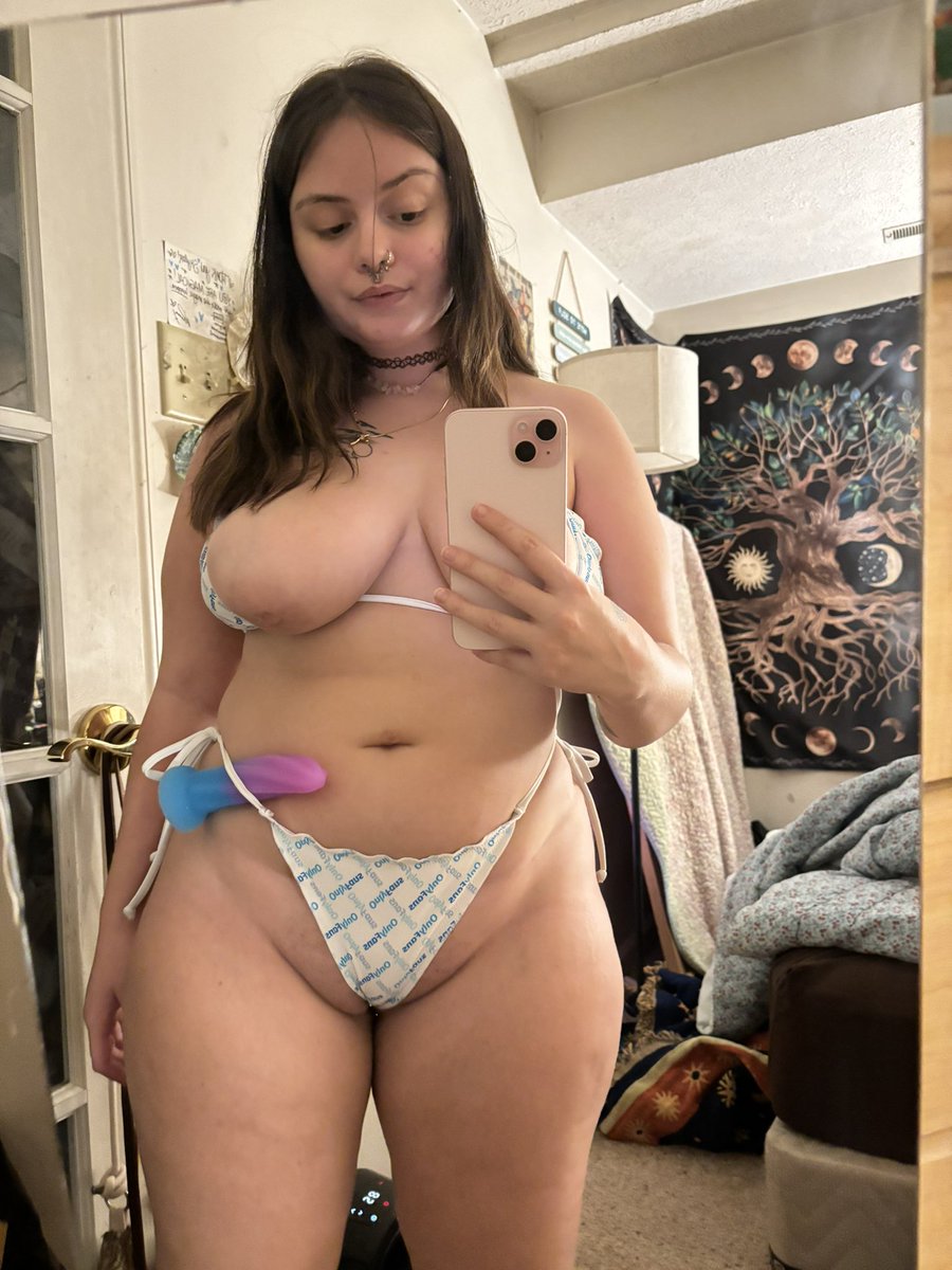 would you date an OF girl? 🥰👇🏻 https://t.co/aZZrglLUEF