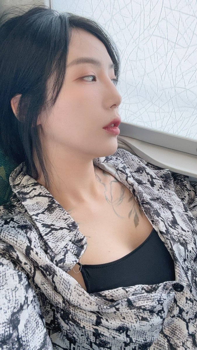 一臉無精打采🥱
超想睡啦😫 https://t.co/ApVGYm6Lla